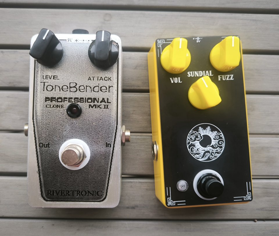 2 Fuzz de Primera: Rivertronic Tonebender y Amer Sound Sunface ¡NUEVOS! de segunda mano · Foto 1 de 3 · Murcia · 45 €