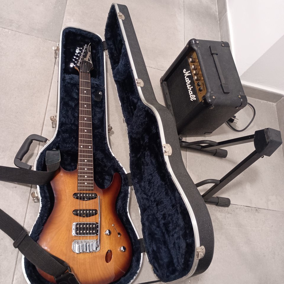Guitarra Ibanez+Marshall de segunda mano · Foto 4 de 7 · Málaga · 260 €