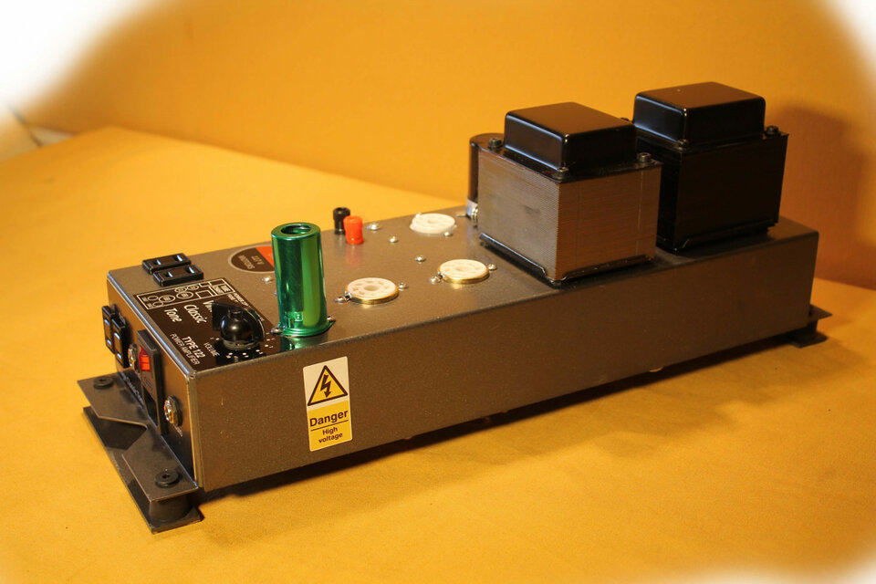 122  TYPE Power Amplifier 230 VAC.  Without tubes.