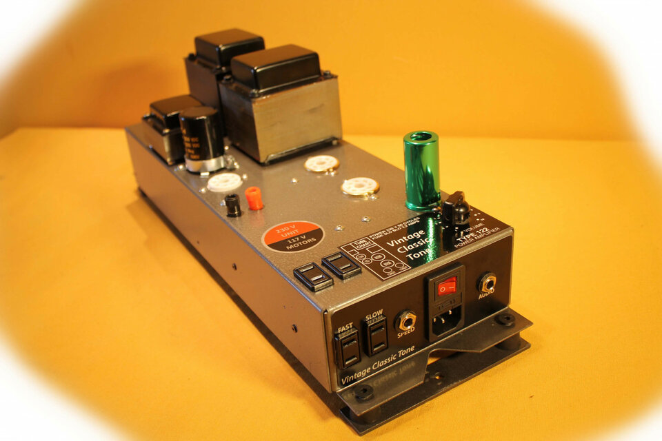 122  TYPE Power Amplifier 230 VAC.  Without tubes.