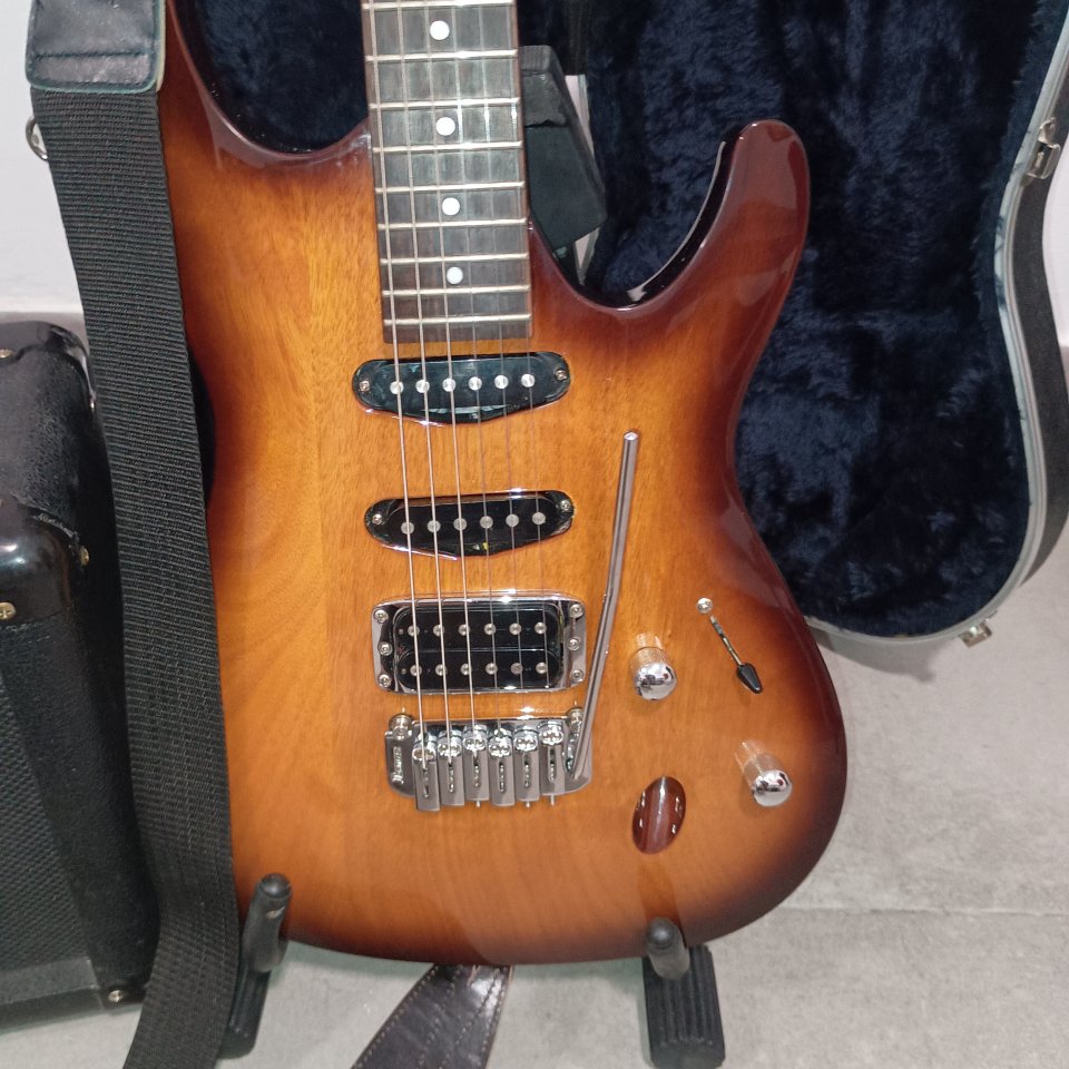 Guitarra Ibanez+Marshall de segunda mano · Foto 6 de 7 · Málaga · 260 €