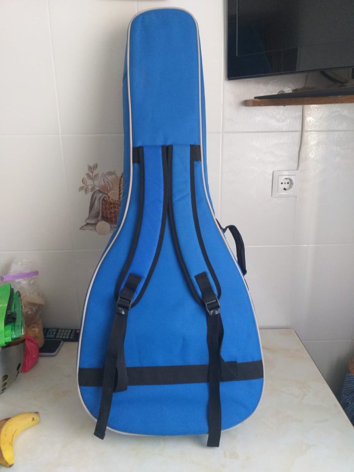 Guitarra Española 3/4 (Cadete) + Funda Premium de segunda mano · Foto 9 de 10 · Bizkaia · 100 €