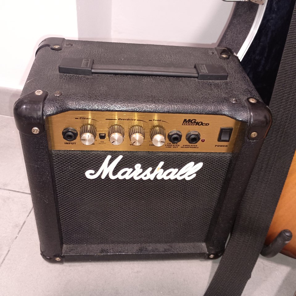 Guitarra Ibanez+Marshall de segunda mano · Foto 7 de 7 · Málaga · 260 €