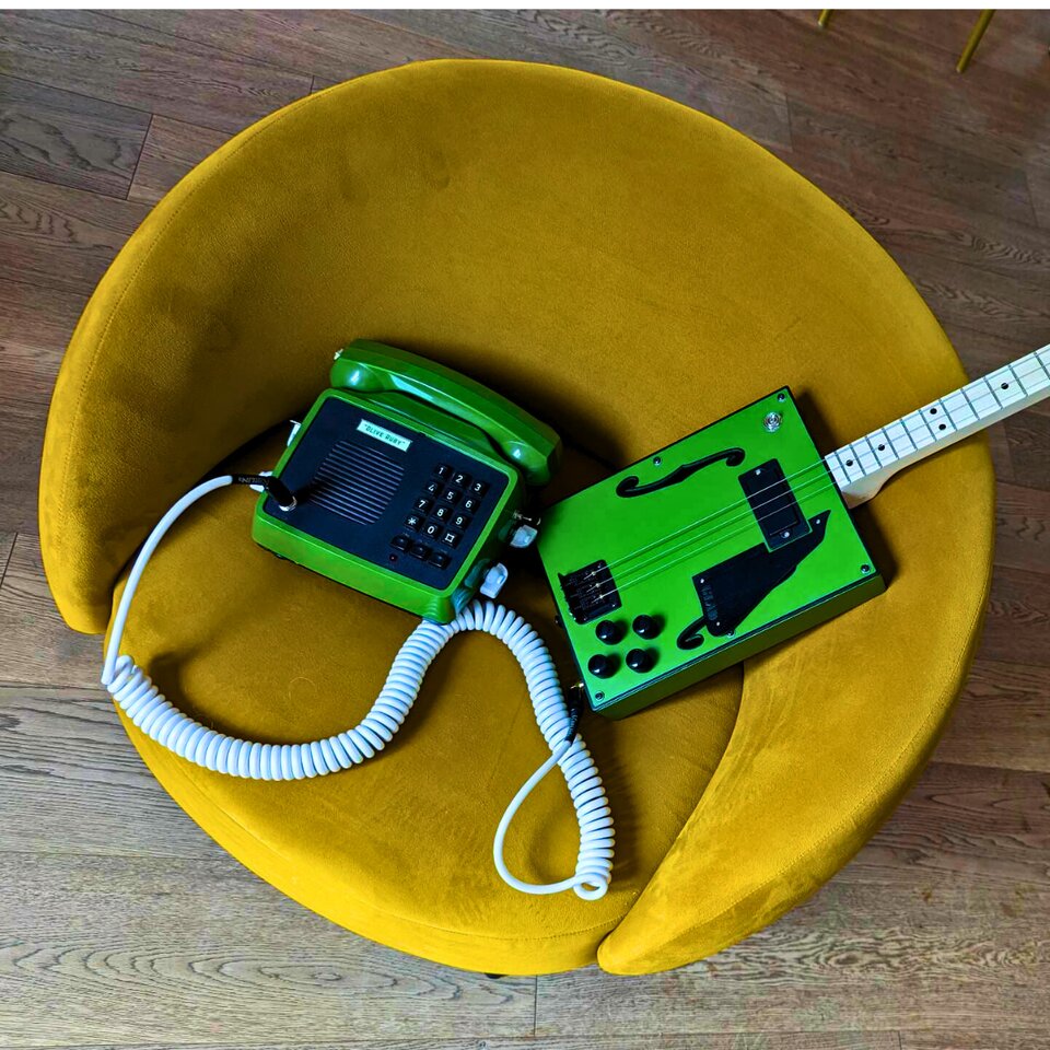 "OLIVE RUBY TC" ampli portátil vintage con trémolo + mic teléfono