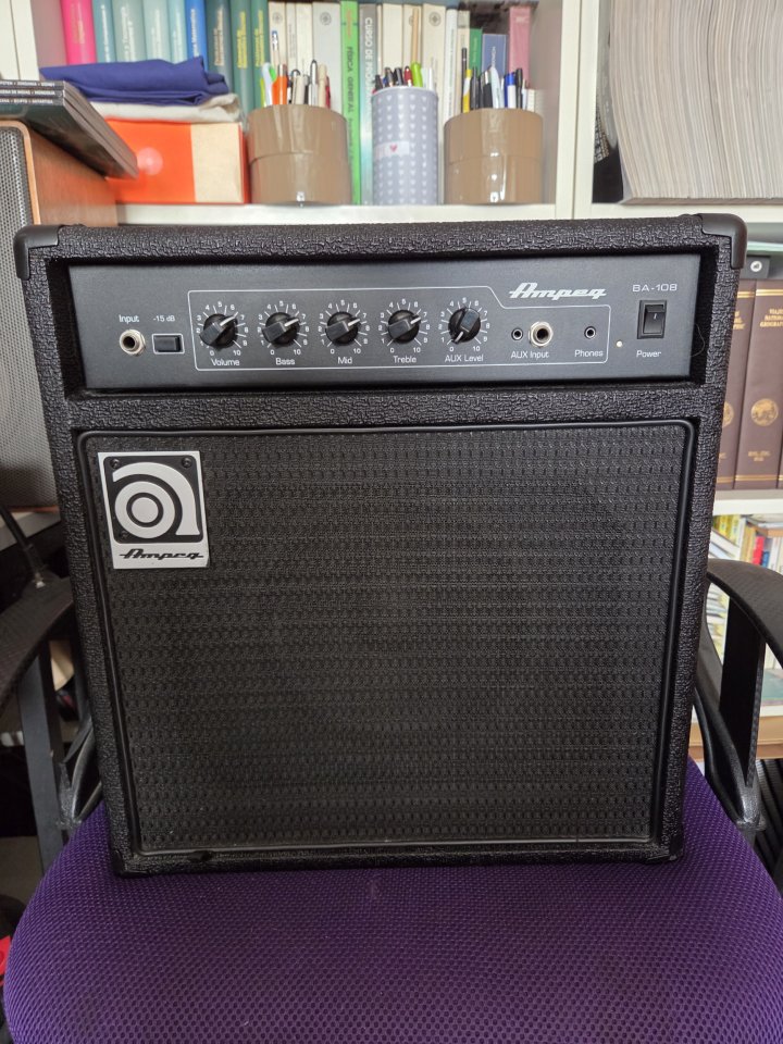 Ampeg BA-108 V2 - Amplificador de bajo (Impecable)