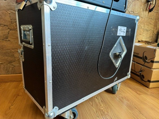 Pantalla 2x12 Custom Audio Electronics con Flight Case