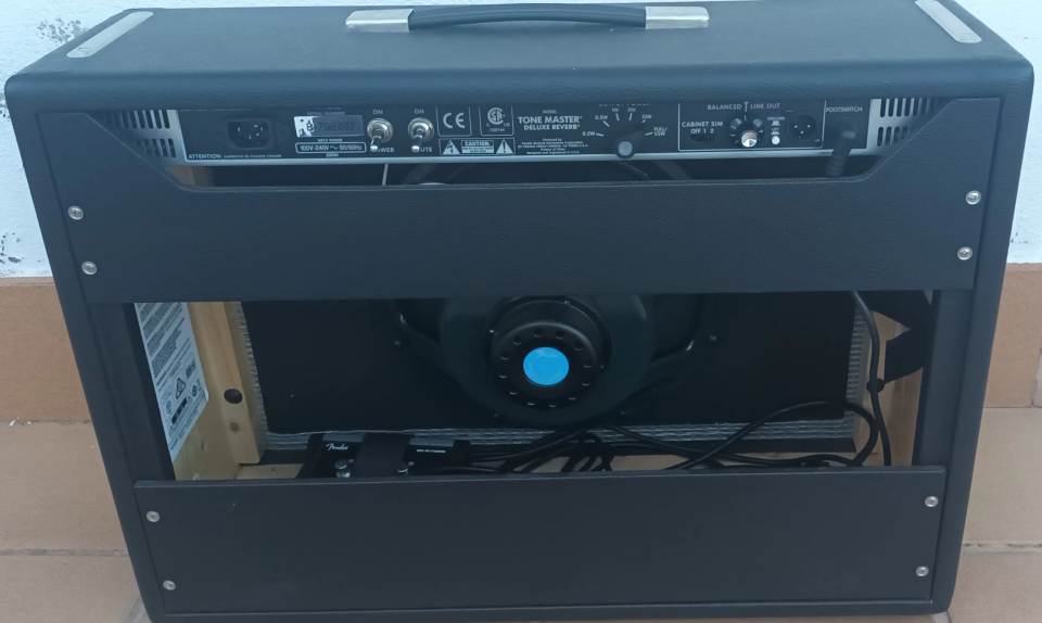 Fender Tone Master Deluxe Reverb de segunda mano · Foto 2 de 2 · Girona · 780 €