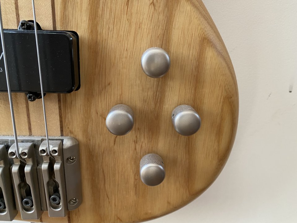 Bajo Washburn RB4000 de segunda mano · Foto 3 de 8 · Madrid · 800 €
