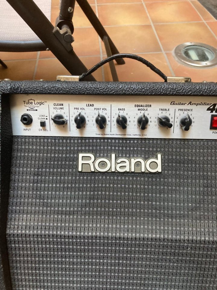 Amplificador Roland de Guitarra GC 405 de segunda mano · Foto 1 de 4 · Jaén · 225 €