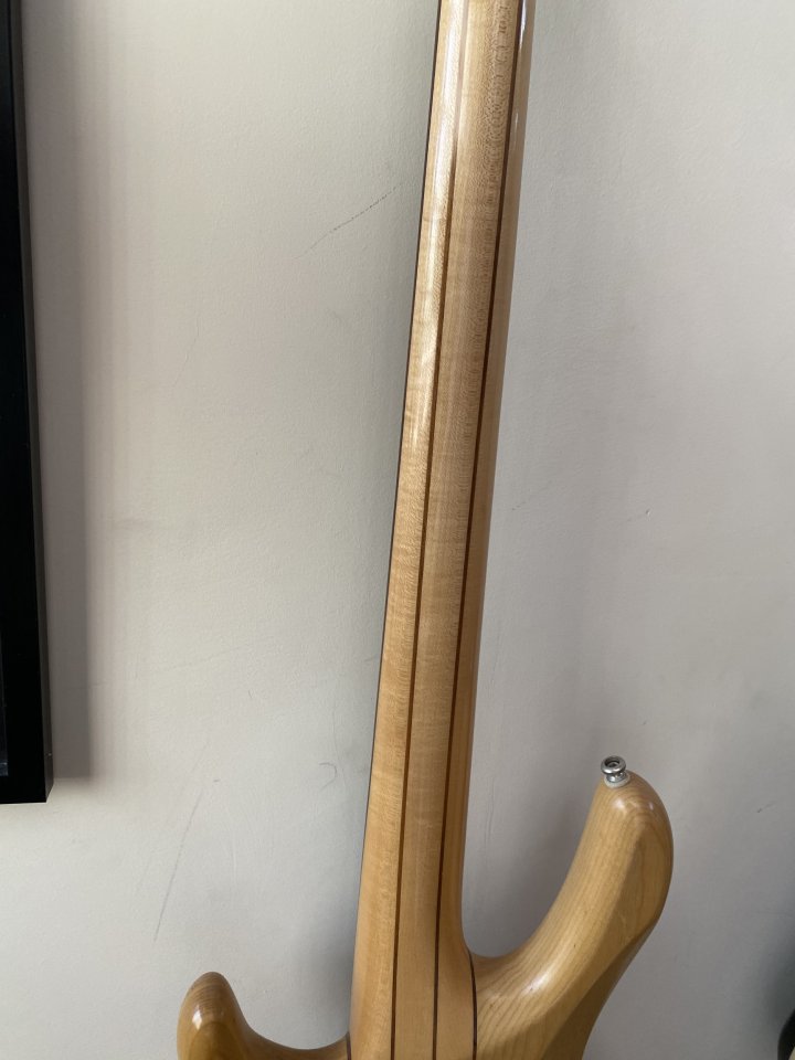 Bajo Washburn RB4000 de segunda mano · Foto 4 de 8 · Madrid · 800 €
