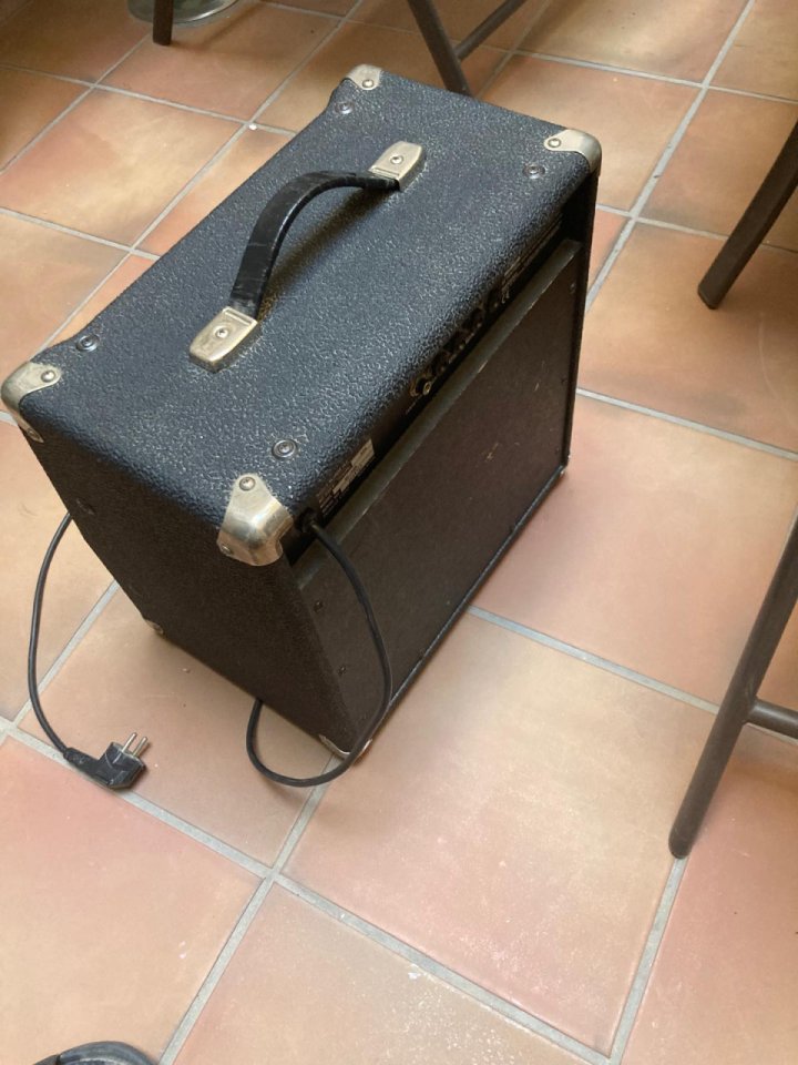 Amplificador Roland de Guitarra GC 405 de segunda mano · Foto 2 de 4 · Jaén · 225 €