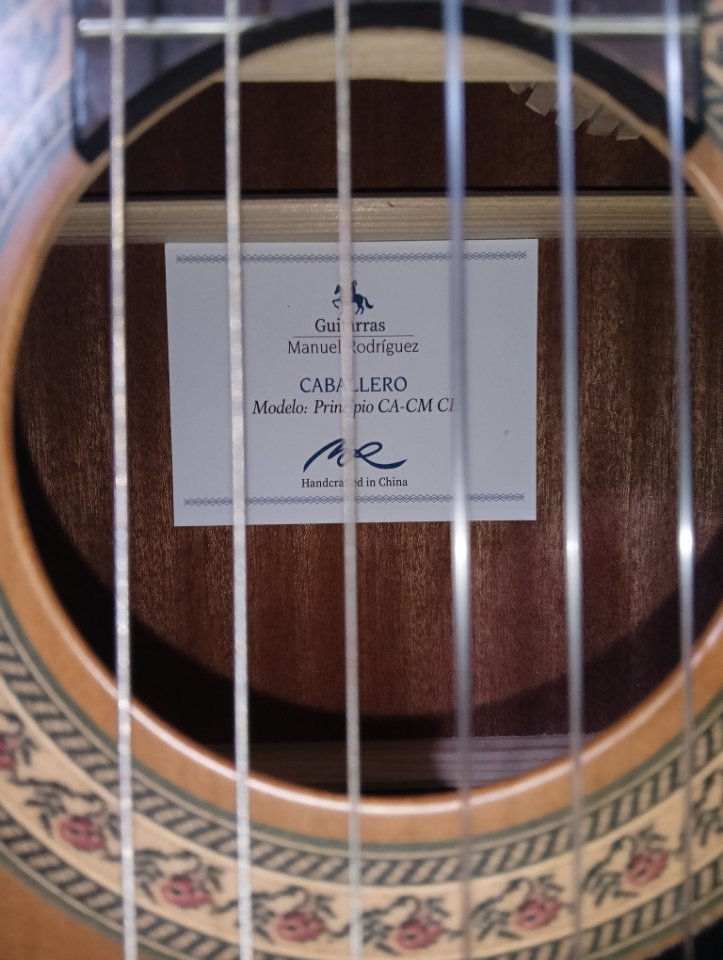 Guitarra española amplificada Manuel Rodríguez de segunda mano · Foto 5 de 8 · A Coruña · 200 €