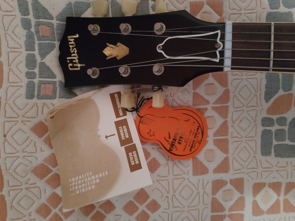 Gibson ES-335 1964 CS Cherry Reissue de segunda mano · Foto 3 de 10 · Zaragoza · 4500 €