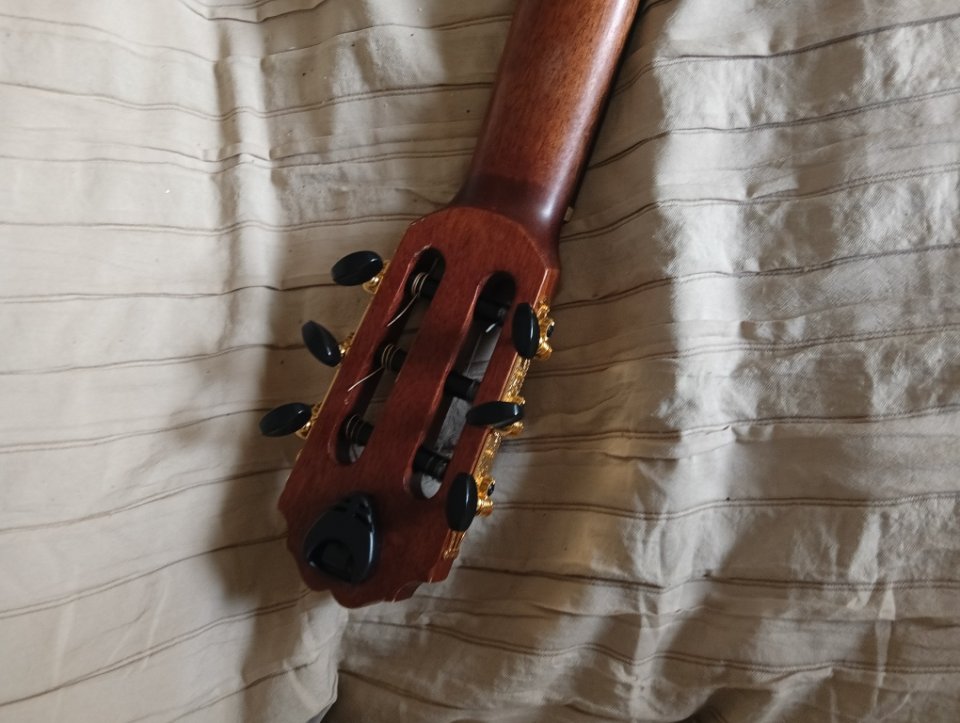 Guitarra española amplificada Manuel Rodríguez de segunda mano · Foto 6 de 8 · A Coruña · 200 €