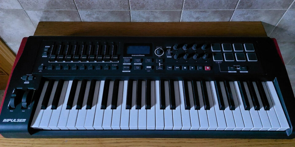 Controlador MIDI Novation Impulse 49 de segunda mano · Foto 2 de 6 · Toledo · 135 €