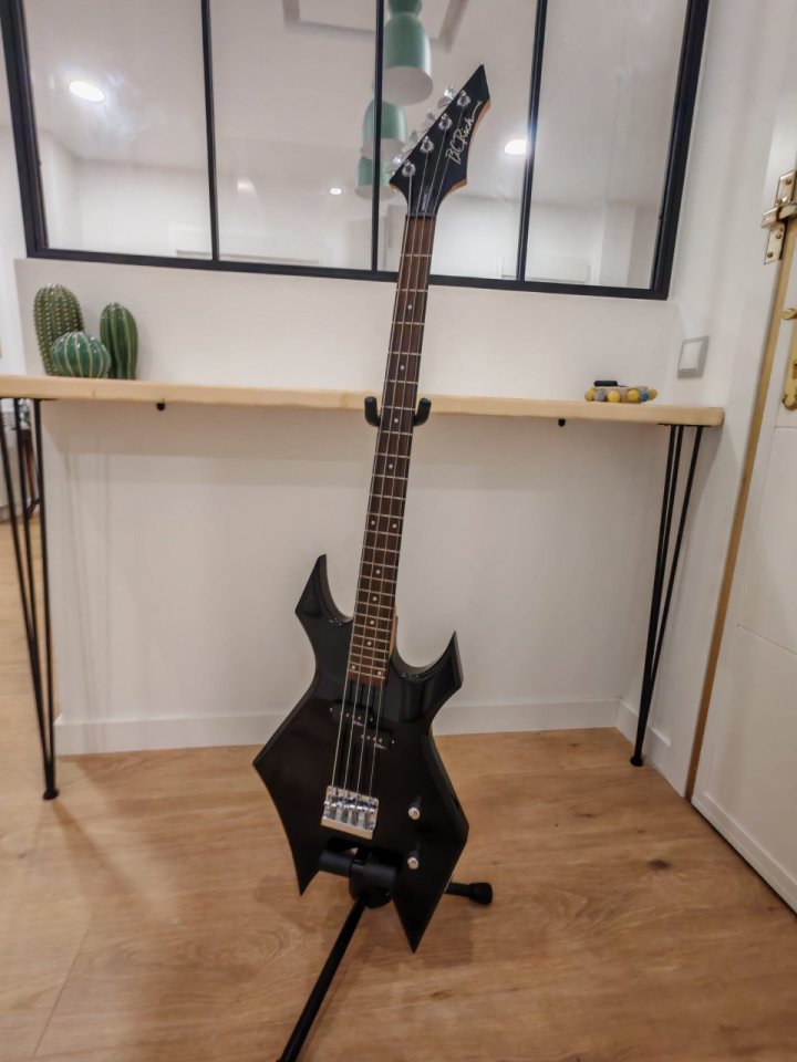 Bajo Eléctrico BC Rich Warlock +  flightcase Rockcase