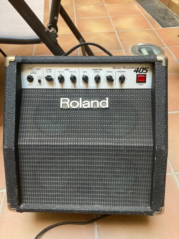 Amplificador Roland de Guitarra GC 405 de segunda mano · Foto 4 de 4 · Jaén · 225 €