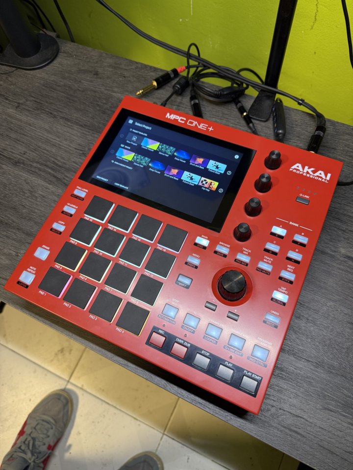 AKAI MPC ONE PLUS