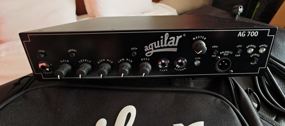 Cabezal Amplificador bajo Aguilar AG700 + Funda mochila oficial NUEVOS de segunda mano · Foto 2 de 9 · Lugo · 899 €