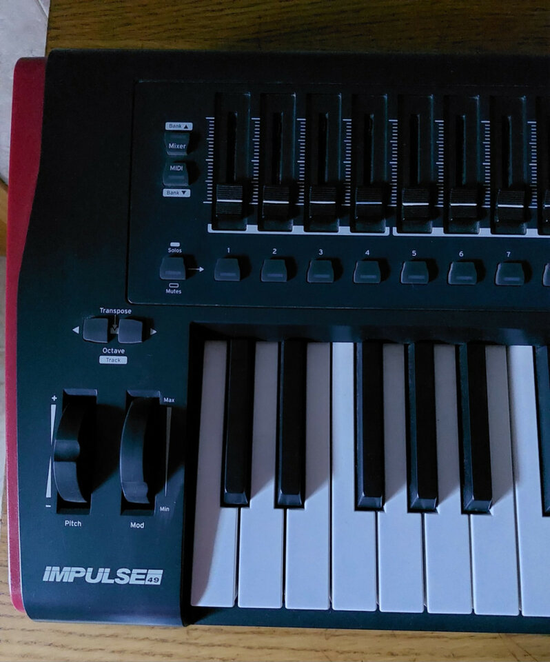 Controlador MIDI Novation Impulse 49 de segunda mano · Foto 4 de 6 · Toledo · 135 €