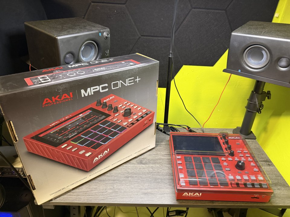 AKAI MPC ONE PLUS