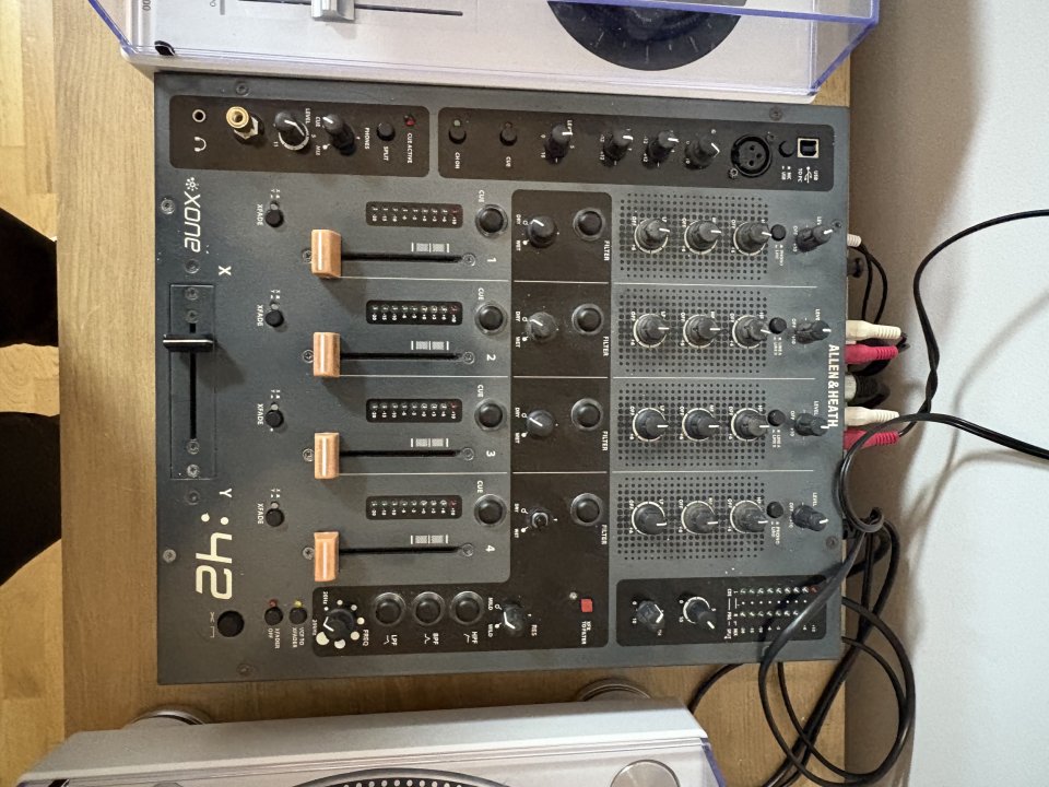 Vendo cabina Dj completa