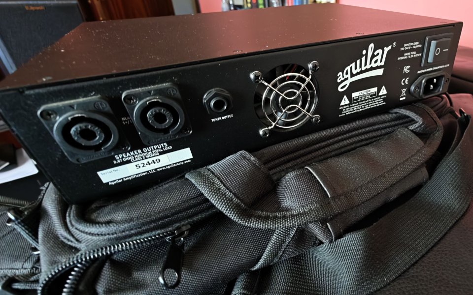 Cabezal Amplificador bajo Aguilar AG700 + Funda mochila oficial NUEVOS de segunda mano · Foto 3 de 9 · Lugo · 899 €