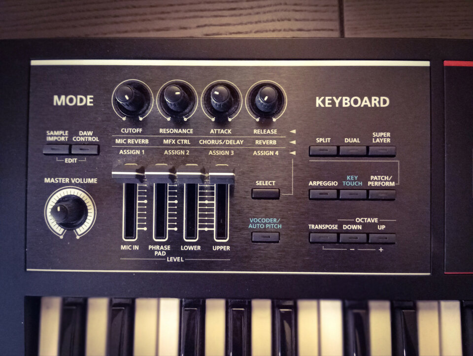 Vendo ROLAND Juno DS  61 c / funda original