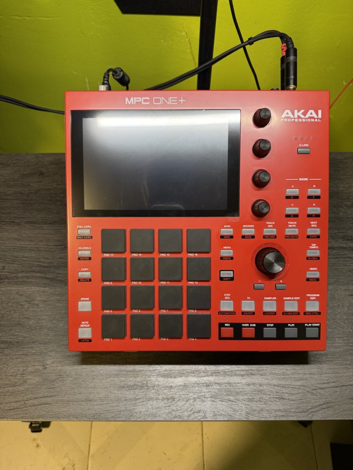 AKAI MPC ONE PLUS
