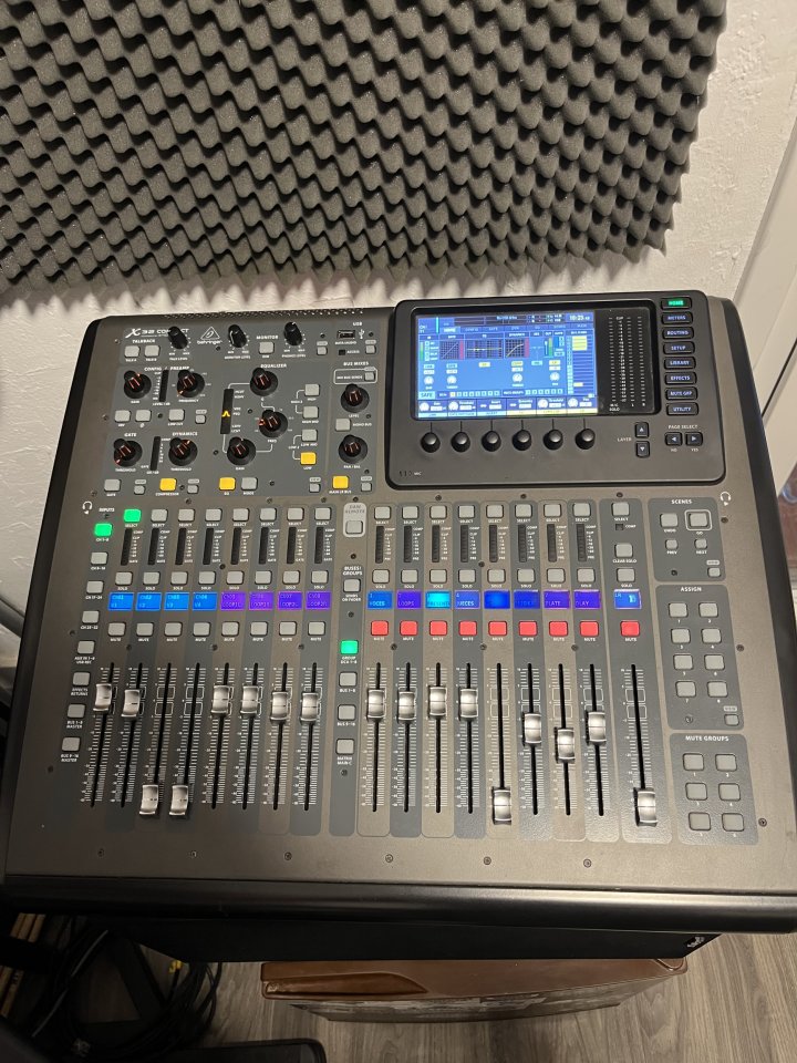 Behringer X32 Compact + Funda Gator