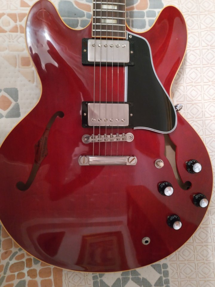 Gibson ES-335 1964 CS Cherry Reissue de segunda mano · Foto 7 de 10 · Zaragoza · 4500 €