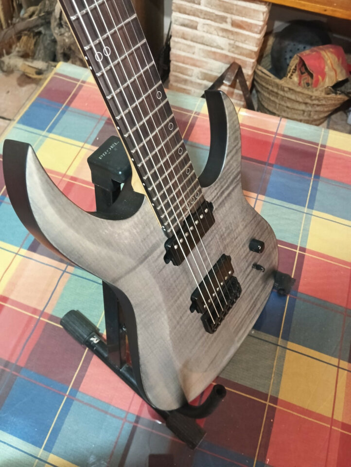 Schecter Sunset -7 Extreme Grey Ghost a estrenar
