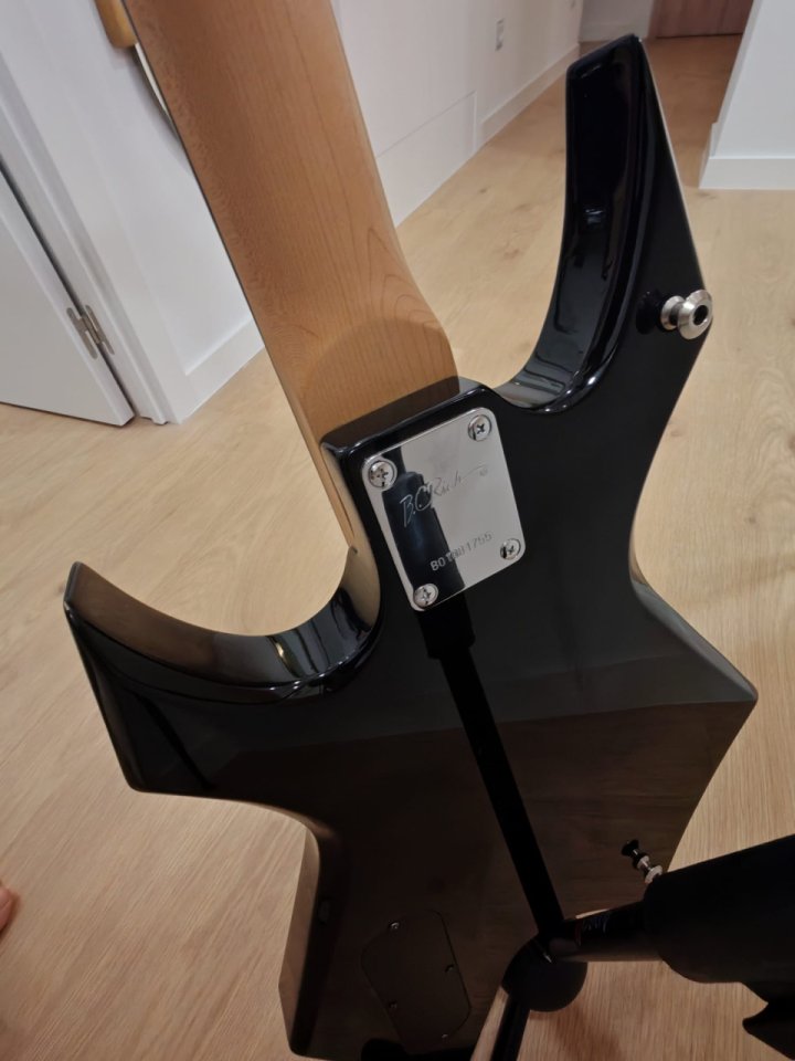 Bajo Eléctrico BC Rich Warlock +  flightcase Rockcase