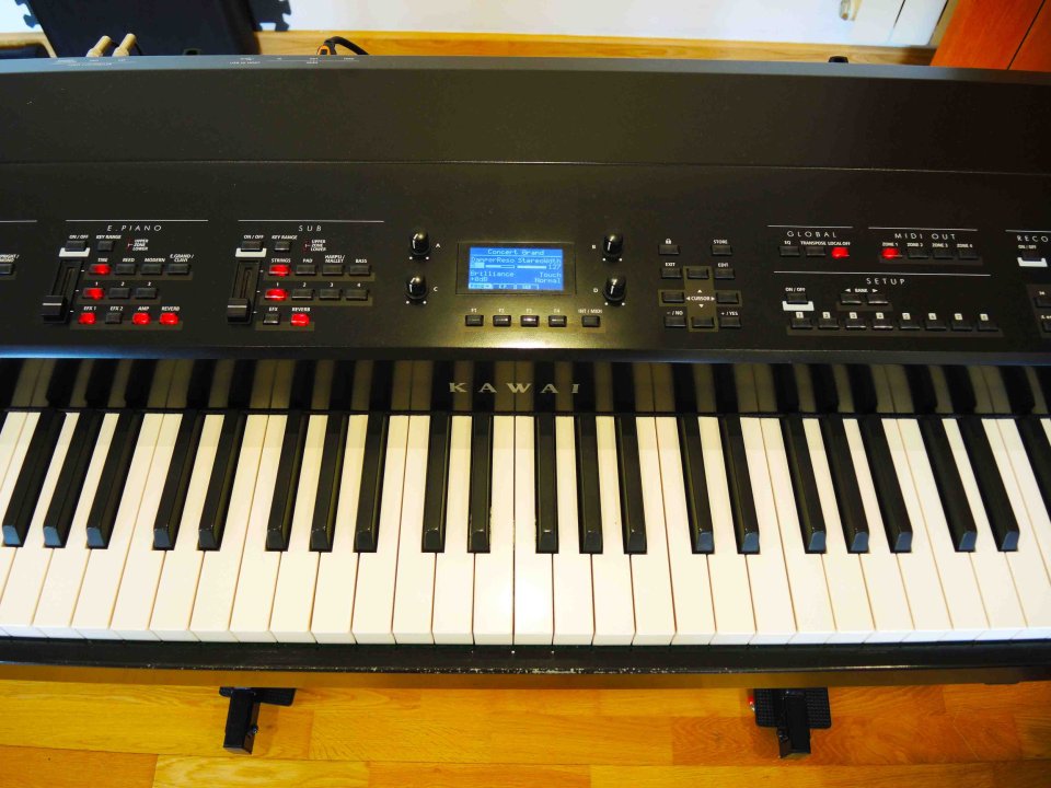 Piano Kawai MP 11 de segunda mano · Foto 1 de 4 · Córdoba · 850 €
