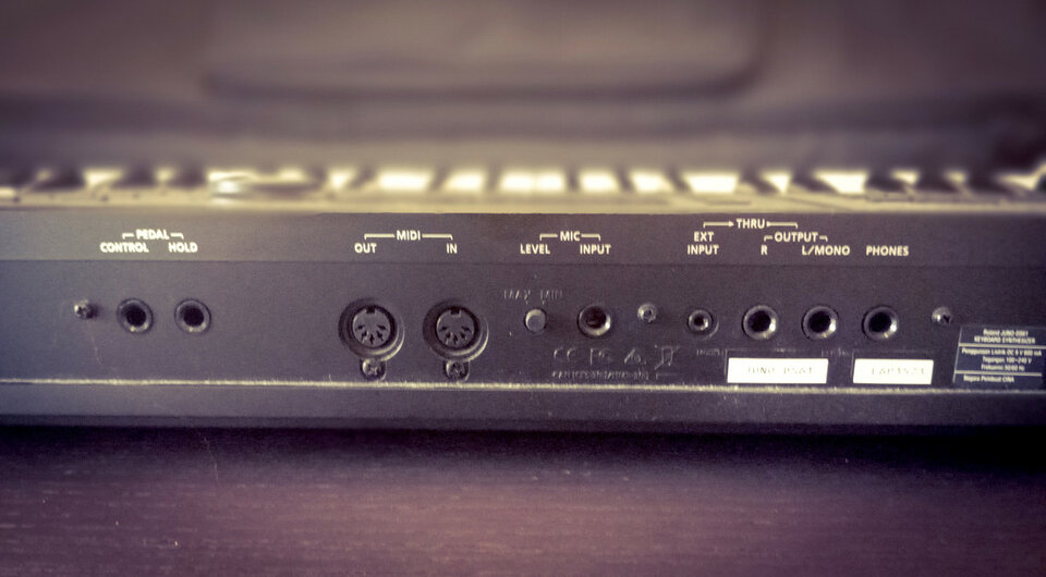 Vendo ROLAND Juno DS  61 c / funda original