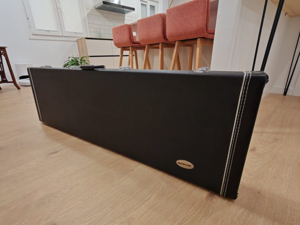 Bajo Eléctrico BC Rich Warlock +  flightcase Rockcase