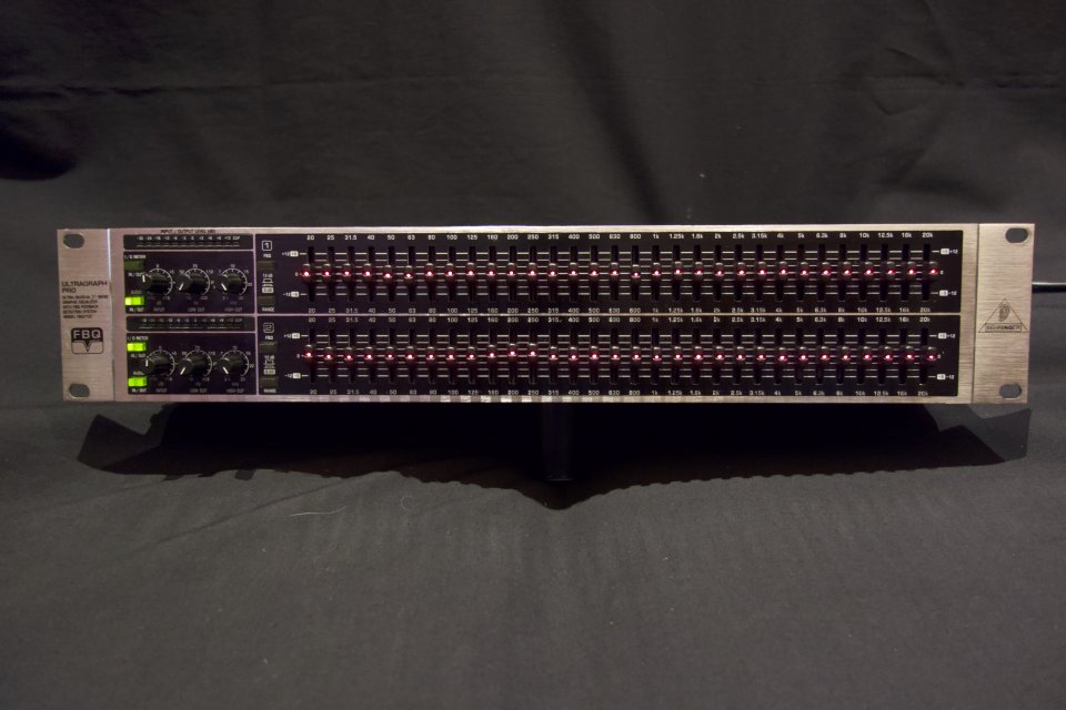 Ecualizador Behringer FBQ 3102