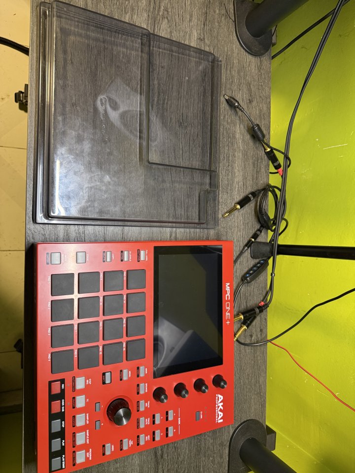 AKAI MPC ONE PLUS