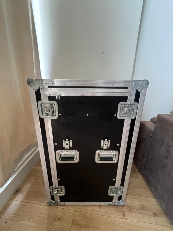 Mueble Rack DJ / Sonido Profesional Fonestar FRM-175 + Tapas Mesa de segunda mano · Foto 1 de 9 · Madrid · 300 €