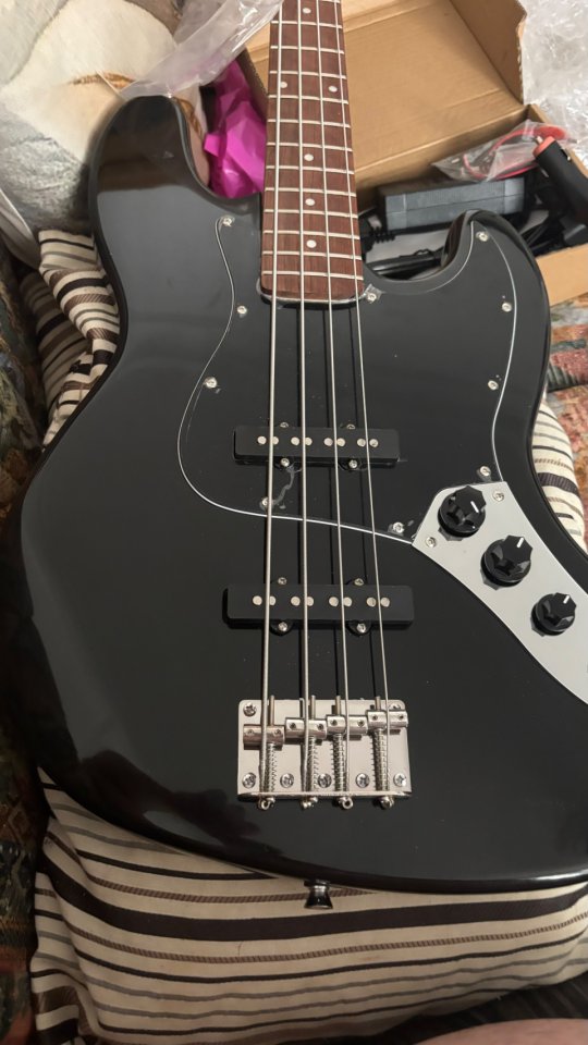 Squier Jazz Bass by Fender. Indonesia 2012. Totalmente NUEVO de segunda mano · Foto 3 de 8 · Lugo · 270 €