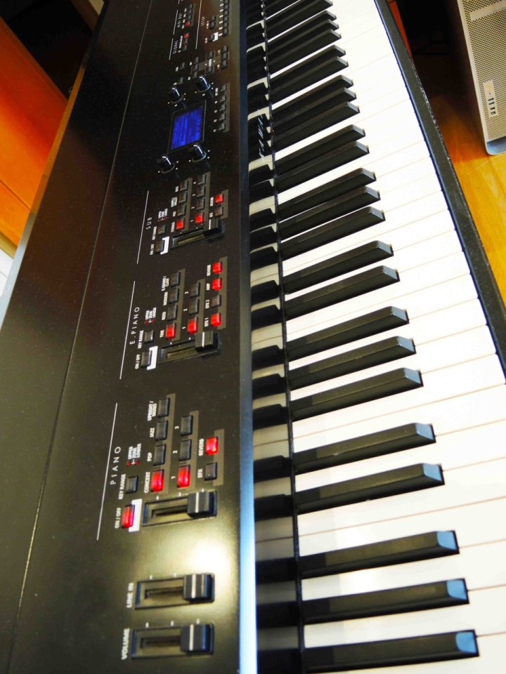 Piano Kawai MP 11 de segunda mano · Foto 2 de 4 · Córdoba · 850 €