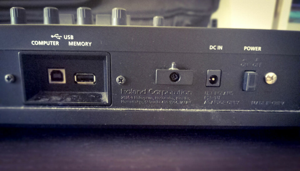 Vendo ROLAND Juno DS  61 c / funda original