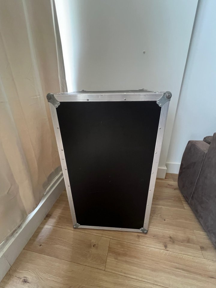Mueble Rack DJ / Sonido Profesional Fonestar FRM-175 + Tapas Mesa de segunda mano · Foto 2 de 9 · Madrid · 300 €