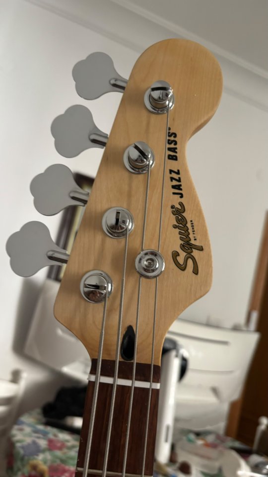 Squier Jazz Bass by Fender. Indonesia 2012. Totalmente NUEVO de segunda mano · Foto 4 de 8 · Lugo · 270 €