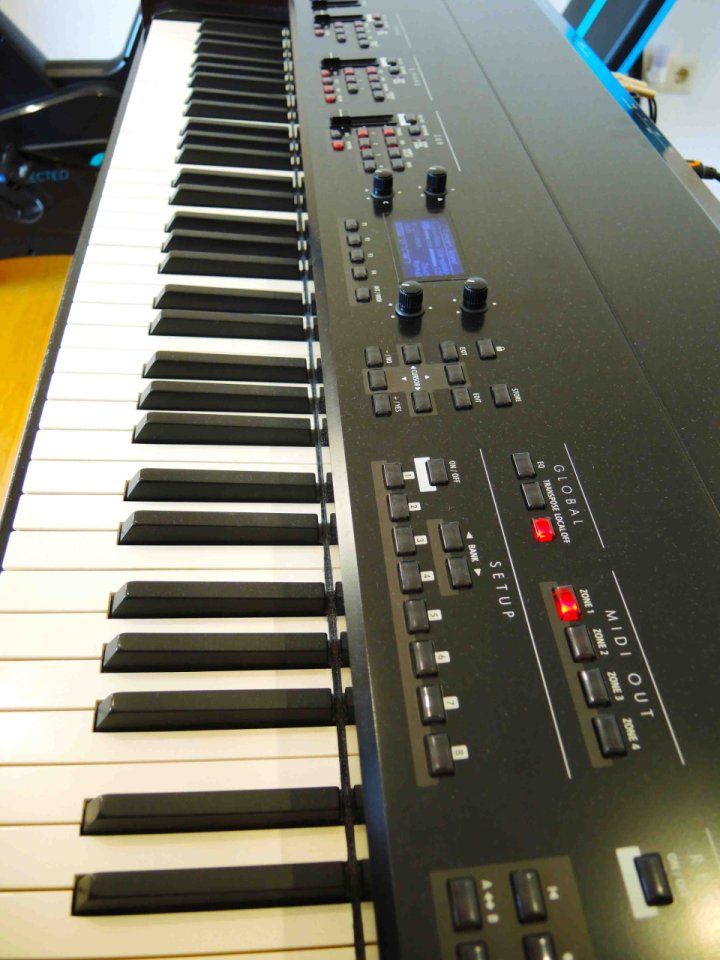 Piano Kawai MP 11 de segunda mano · Foto 3 de 4 · Córdoba · 850 €