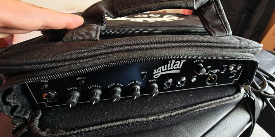 Cabezal Amplificador bajo Aguilar AG700 + Funda mochila oficial NUEVOS de segunda mano · Foto 6 de 9 · Lugo · 899 €