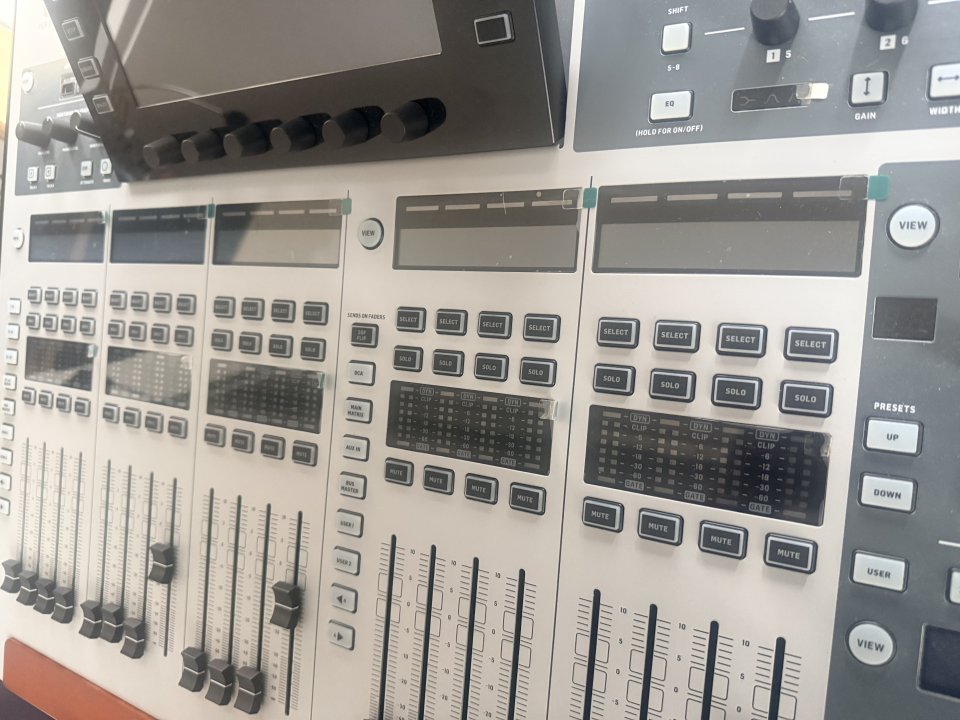 Behringer WING Mesa de Mezclas Digital