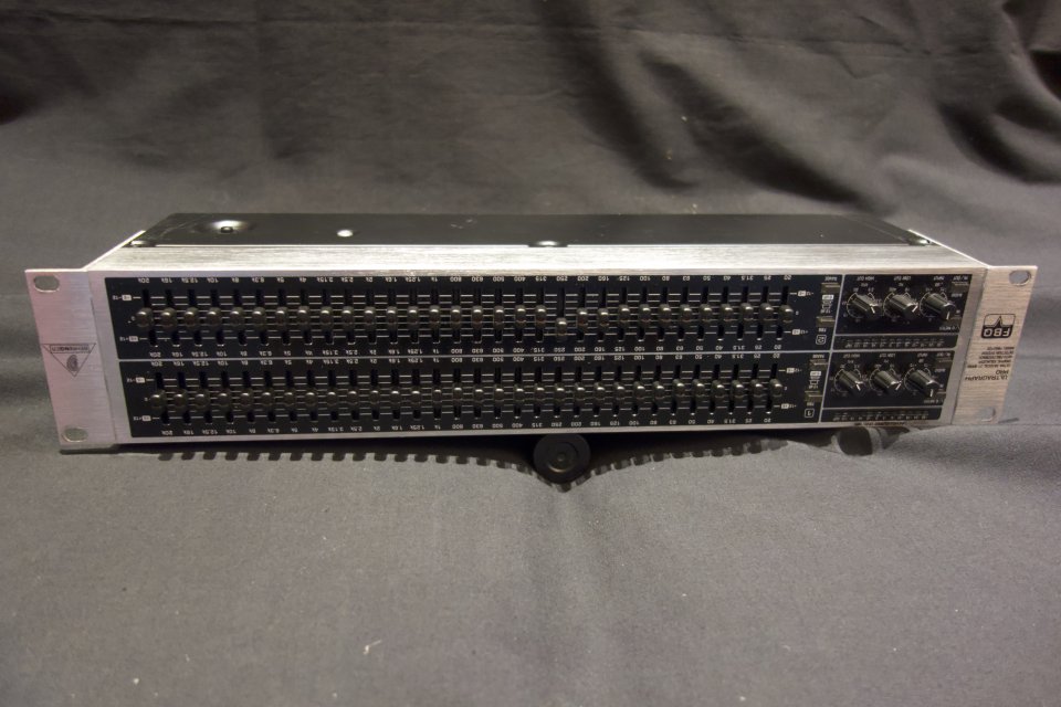 Ecualizador Behringer FBQ 3102