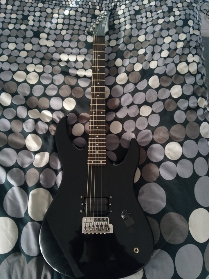 Cambio guitarra por pedal fuzz/OD de segunda mano · Madrid