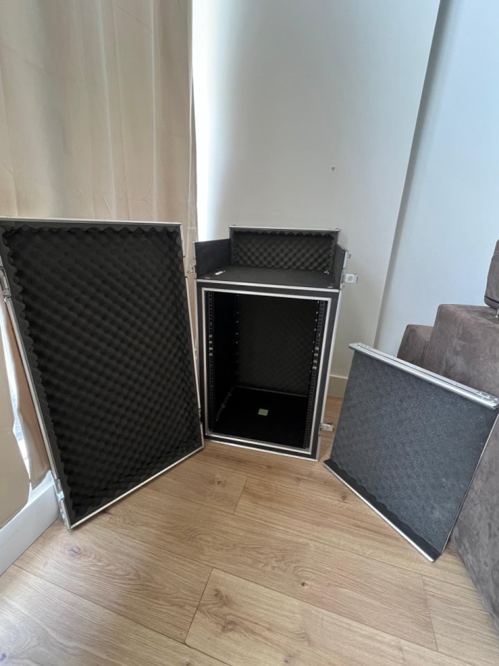 Mueble Rack DJ / Sonido Profesional Fonestar FRM-175 + Tapas Mesa de segunda mano · Foto 3 de 9 · Madrid · 300 €